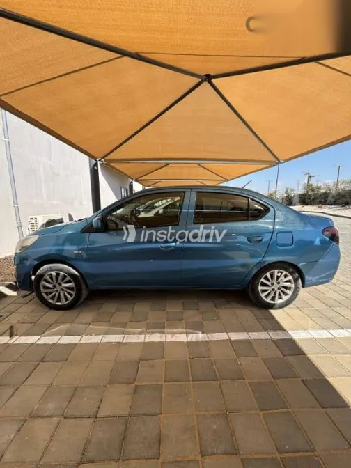 ميتسوبيشي اتراج 2014 أزرق غامق مستعملة للبيع - 3