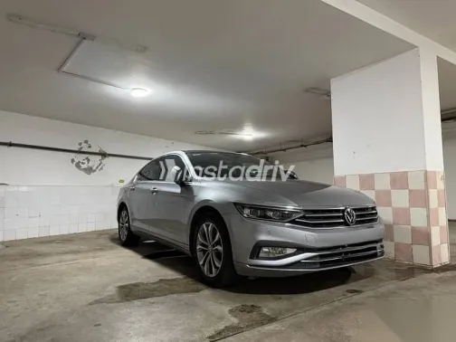 فولكس فاغن باسات 2021 فضي مستعملة للبيع - 1