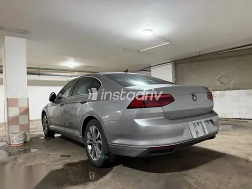 فولكس فاغن باسات 2021 فضي مستعملة للبيع - 4