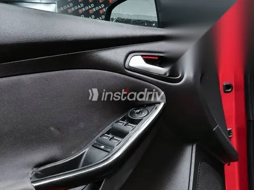 فورد فوكس 2017 أحمر مستعملة للبيع - 7