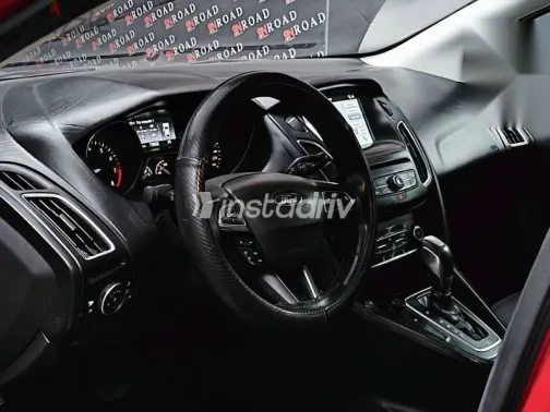 فورد فوكس 2017 أحمر مستعملة للبيع - 8