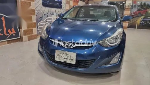 هيونداي إلنترا 2016 أزرق غامق مستعملة للبيع - 1