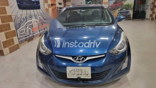 هيونداي إلنترا 2016 أزرق غامق مستعملة للبيع - 2