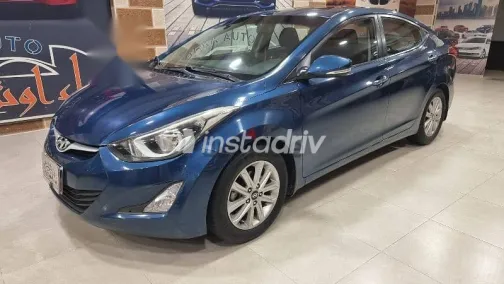 هيونداي إلنترا 2016 أزرق غامق مستعملة للبيع - 3