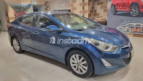 هيونداي إلنترا 2016 أزرق غامق مستعملة للبيع - 4