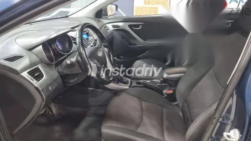 هيونداي إلنترا 2016 أزرق غامق مستعملة للبيع - 7