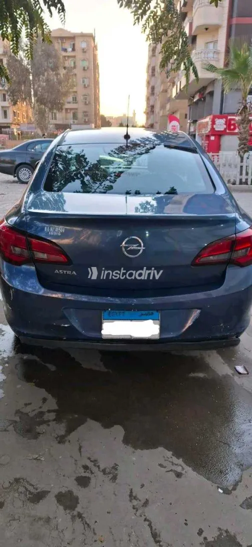 Opel Astra 2014 White Used for Sale - 1