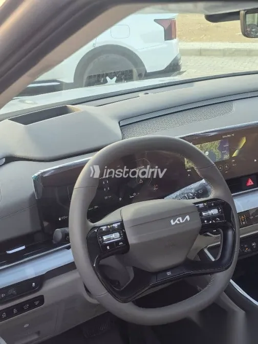 كيا كارنفال 2025 رمادي جديدة للبيع - 3