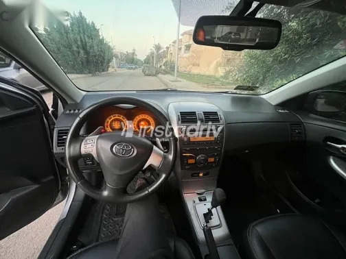 تويوتا كورولا 2009 فضي مستعملة للبيع - 3