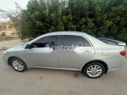 تويوتا كورولا 2009 فضي مستعملة للبيع - 4
