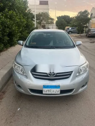 تويوتا كورولا 2009 فضي مستعملة للبيع