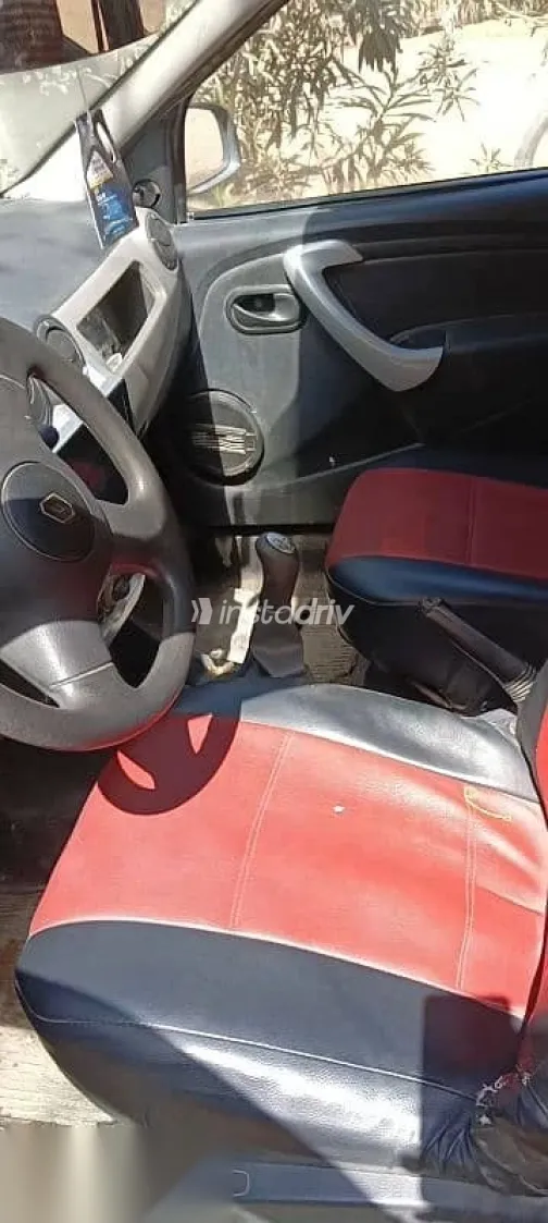 Renault Logan 2010 Red Used for Sale - 2