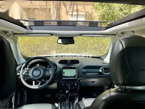 Jeep Renegade 2021 White Used for Sale - 7