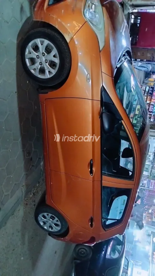 Hyundai Grand i10 2015 White Used for Sale - 1