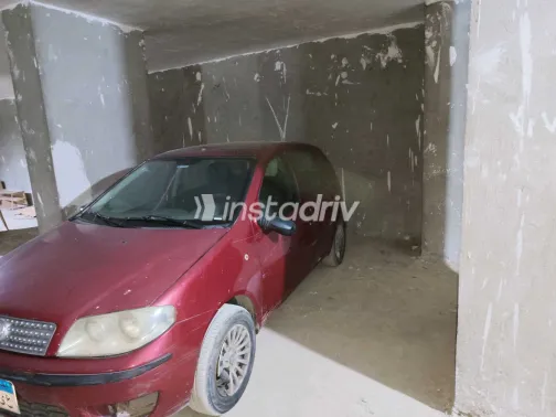 فيات بونتو 2012 أبيض مستعملة للبيع - 2