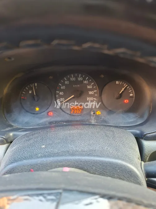 رينو كليو 2001 أبيض مستعملة للبيع - 4