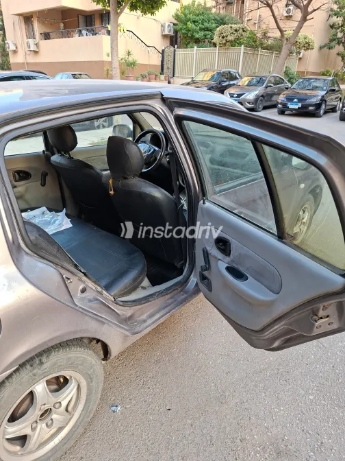 رينو كليو 2001 أبيض مستعملة للبيع - 9