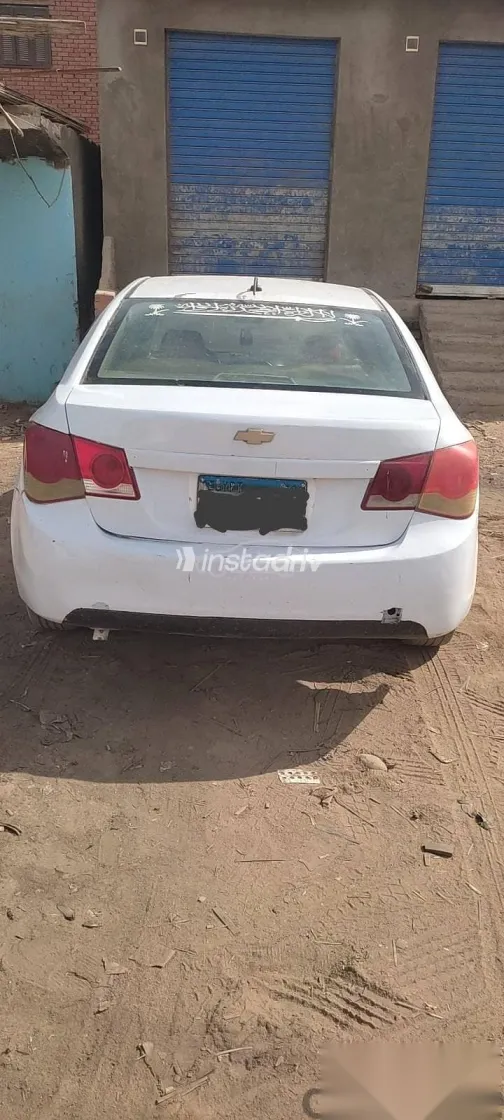 شيفروليه كروز 2010 أبيض مستعملة للبيع - 2