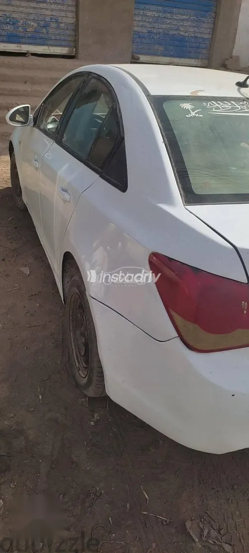 شيفروليه كروز 2010 أبيض مستعملة للبيع - 4