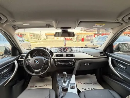 بي ام دبليو 318 2018 أزرق غامق مستعملة للبيع - 2