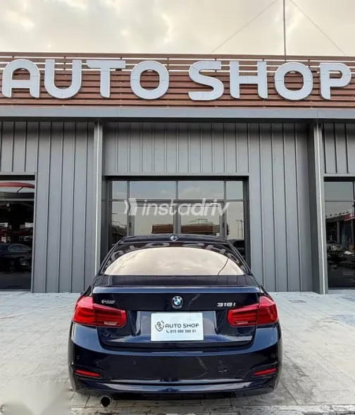 بي ام دبليو 318 2018 أزرق غامق مستعملة للبيع - 6