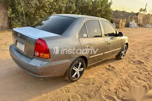 هيونداي فيرنا 2013 رمادي مستعملة للبيع - 3