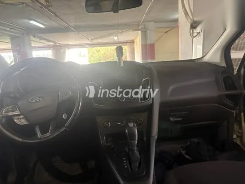 فورد فوكس 2018 فضي مستعملة للبيع - 3