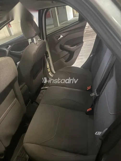 فورد فوكس 2018 فضي مستعملة للبيع - 4