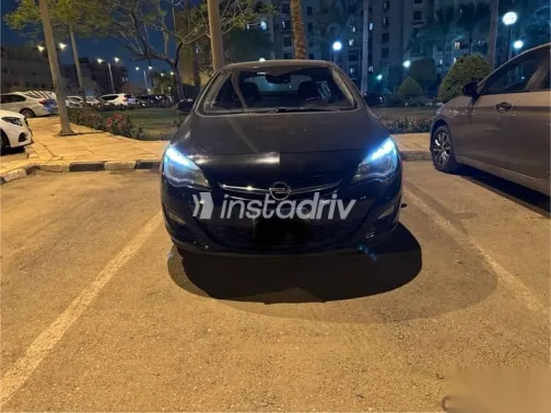 اوبل أسترا 2017 أسود مستعملة للبيع - 1