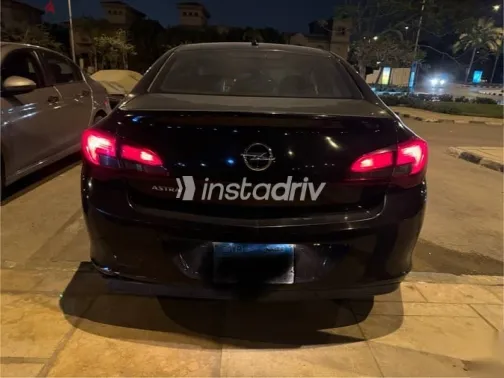 اوبل أسترا 2017 أسود مستعملة للبيع - 2