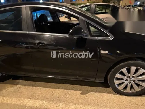 اوبل أسترا 2017 أسود مستعملة للبيع - 5