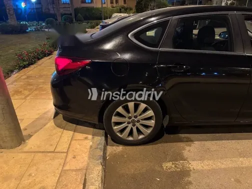 اوبل أسترا 2017 أسود مستعملة للبيع - 8