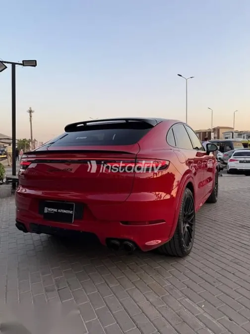 Porsche Cayenne 2022 Red Used for Sale - 2