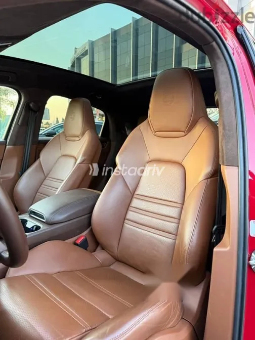 Porsche Cayenne 2022 Red Used for Sale - 4