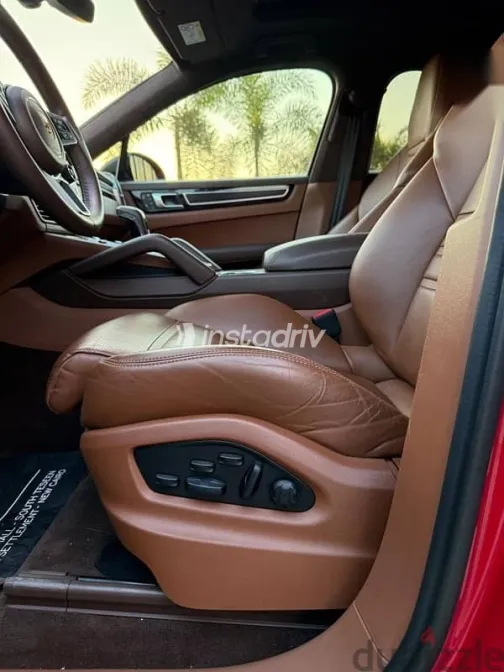 Porsche Cayenne 2022 Red Used for Sale - 9