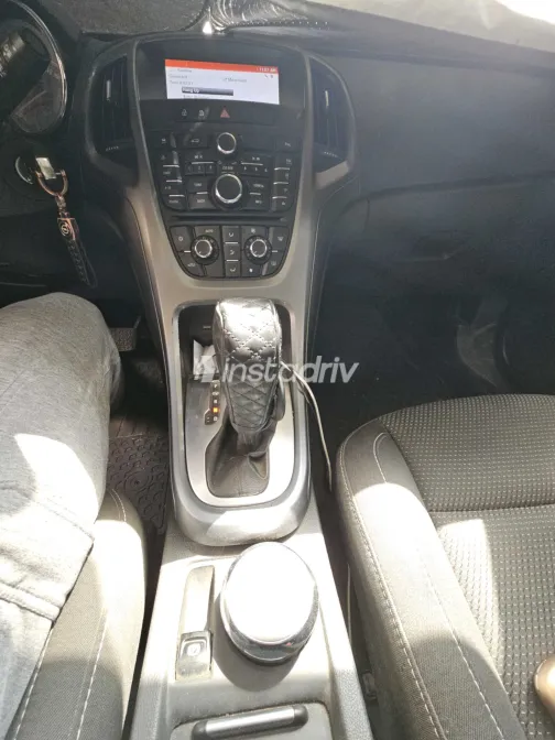 اوبل أسترا 2016 أبيض مستعملة للبيع - 2