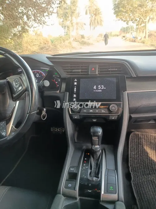 Honda CRV 2018 White Used for Sale - 1