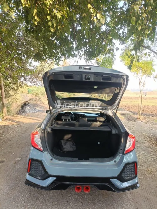 Honda CRV 2018 White Used for Sale - 7