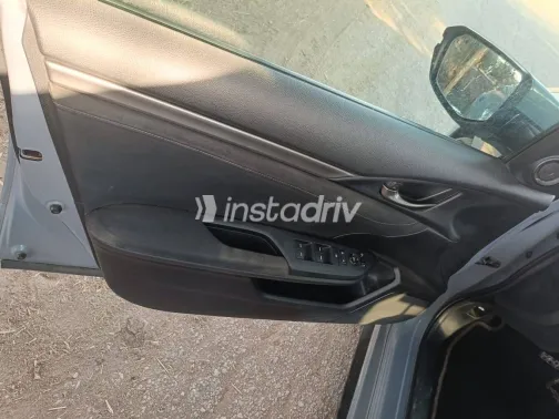 Honda CRV 2018 White Used for Sale - 9