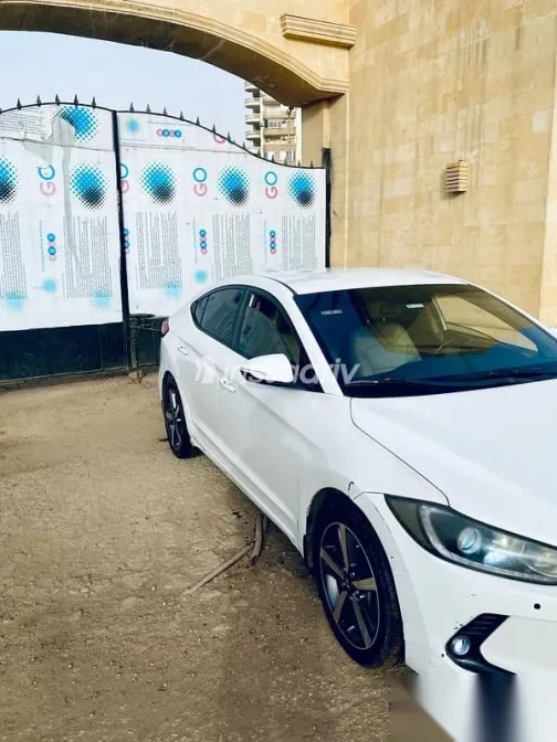 هيونداي إلنترا 2016 أبيض مستعملة للبيع - 5