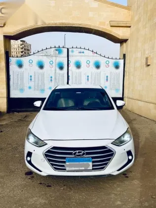 هيونداي إلنترا 2016 أبيض مستعملة للبيع