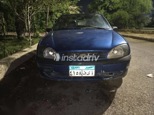 فورد فيستا 2000 أزرق غامق مستعملة للبيع - 2