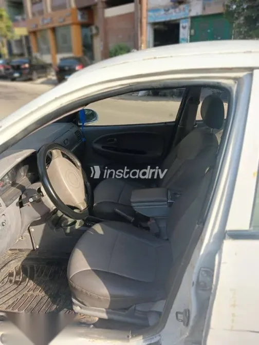 Kia Rio 2004 White Used for Sale - 3