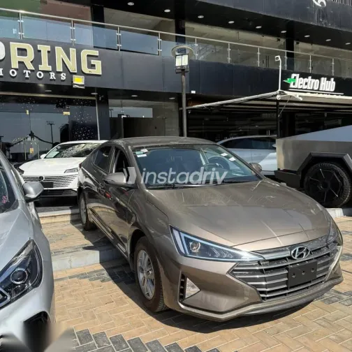 هيونداي إلنترا 2026 أزرق غامق جديدة للبيع - 4