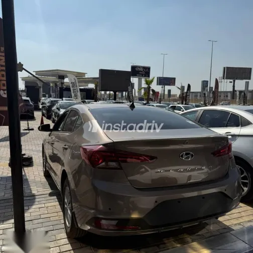 هيونداي إلنترا 2026 أزرق غامق جديدة للبيع - 7