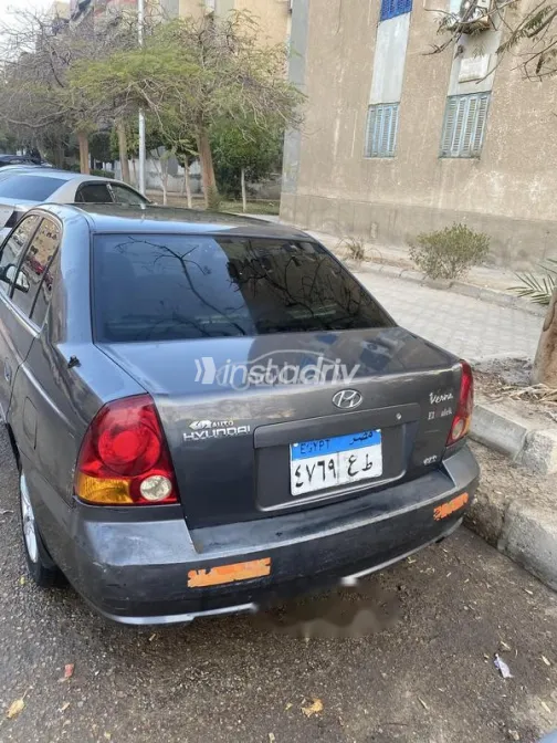 هيونداي فيرنا 2018 أبيض مستعملة للبيع - 2