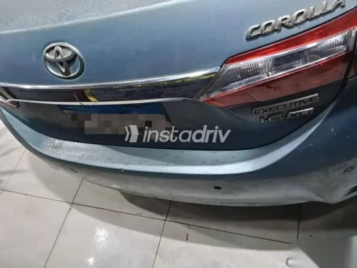 تويوتا كورولا 2015 أزرق غامق مستعملة للبيع - 2