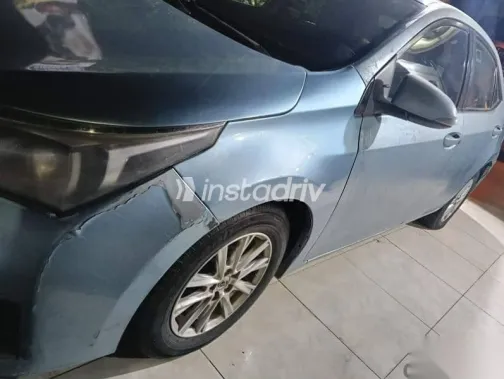 تويوتا كورولا 2015 أزرق غامق مستعملة للبيع - 5