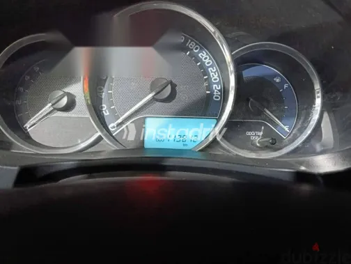 تويوتا كورولا 2015 أزرق غامق مستعملة للبيع - 6