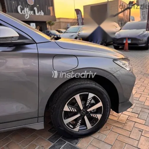 بى واى دى‬ E2 2025 رمادي جديدة للبيع - 3